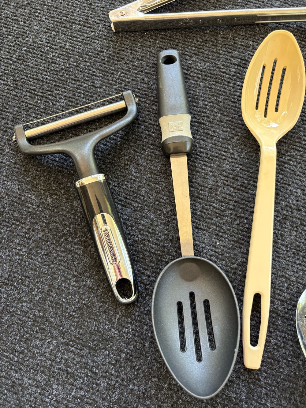 Mixed Kitchen Utensil Set - Picture 2 of 5
